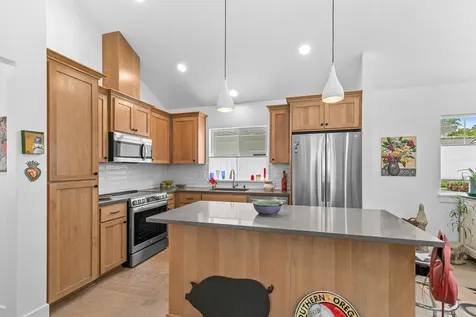 583 Coffee Lane Ashland OR 97520