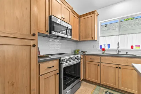 583 Coffee Lane Ashland OR 97520