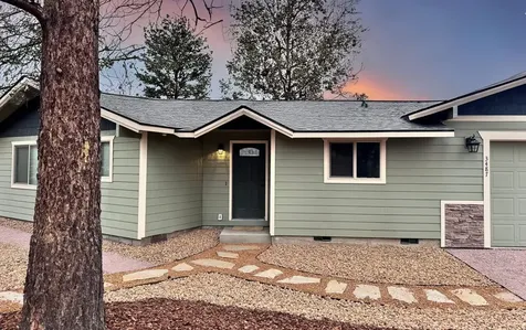 3487 SW Wickiup Avenue Redmond OR 97756