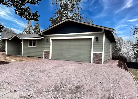 3487 SW Wickiup Avenue Redmond OR 97756