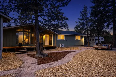 3487 SW Wickiup Avenue Redmond OR 97756