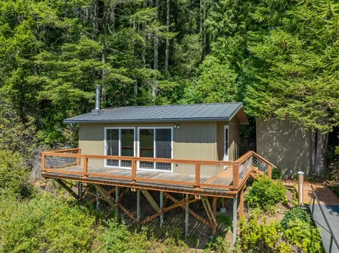 1523 N Tenmile Lakeside OR 97449