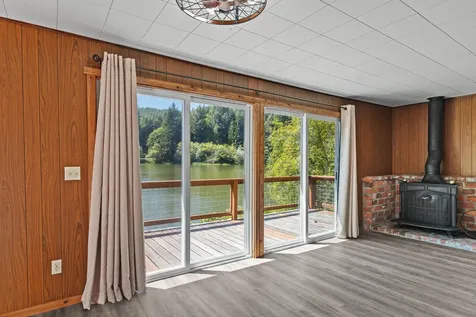 1523 N Tenmile Lakeside OR 97449