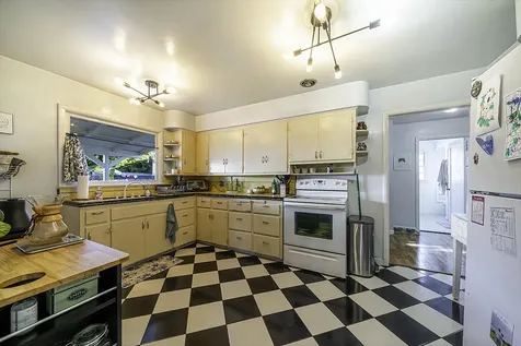 909 S Holly Street Medford OR 97501