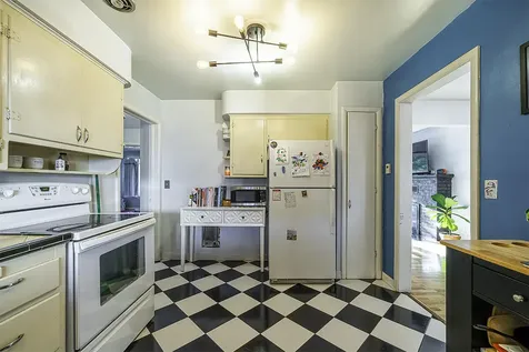 909 S Holly Street Medford OR 97501