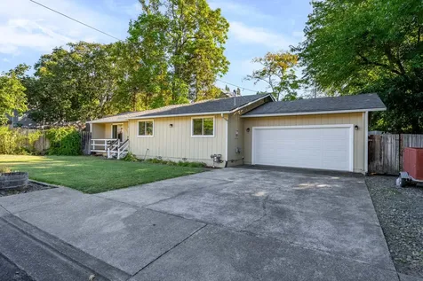 1337 NW Gilbert Way Grants Pass OR 97526