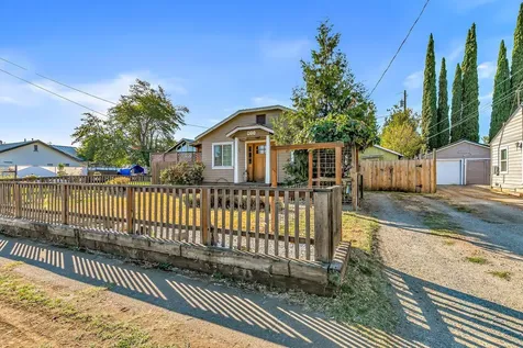 821 W 2nd Street Medford OR 97501
