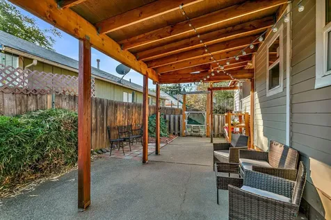 821 W 2nd Street Medford OR 97501
