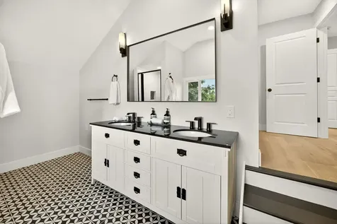 111 Cedar Street Rogue River OR 97537