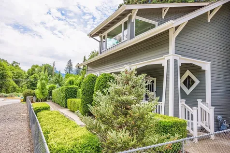 111 Cedar Street Rogue River OR 97537