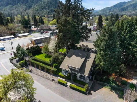 111 Cedar Street Rogue River OR 97537