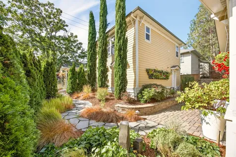 292 B Street Ashland OR 97520