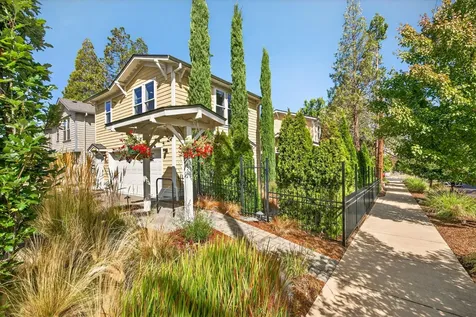 292 B Street Ashland OR 97520