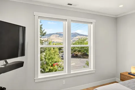 292 B Street Ashland OR 97520