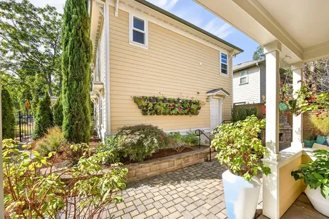 292 B Street Ashland OR 97520