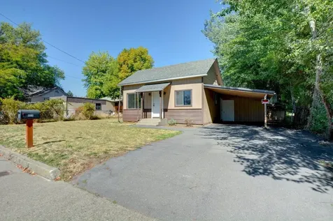 808 NE D Street Grants Pass OR 97526