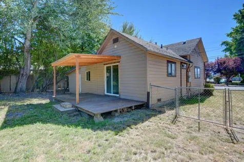 808 NE D Street Grants Pass OR 97526