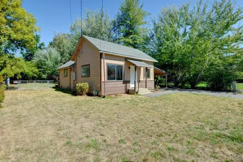 808 NE D Street Grants Pass OR 97526