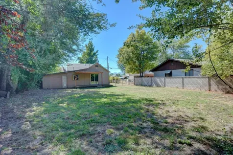 808 NE D Street Grants Pass OR 97526
