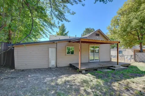 808 NE D Street Grants Pass OR 97526