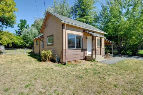 808 NE D Street Grants Pass OR 97526