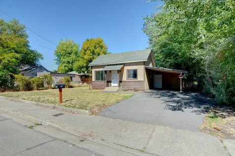 808 NE D Street Grants Pass OR 97526