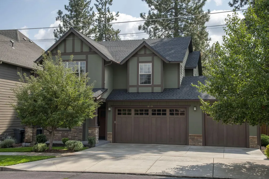 19779 Hollygrape Street Bend OR 97702