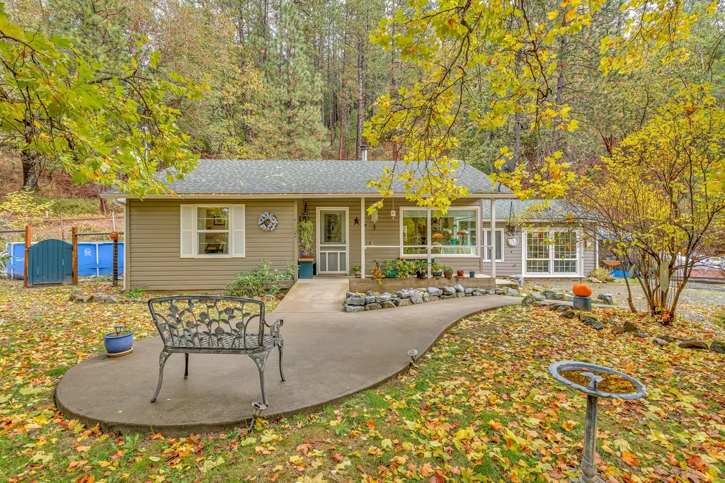 7196 E Evans Creek Road Rogue River OR 97537