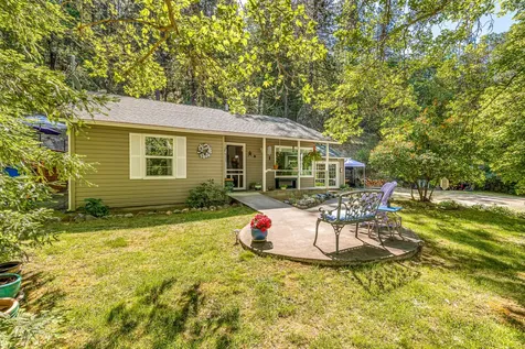 7196 E Evans Creek Road Rogue River OR 97537