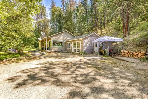 7196 E Evans Creek Road Rogue River OR 97537