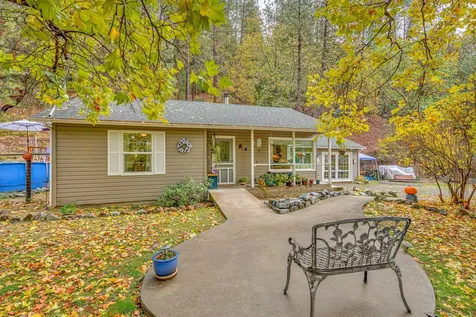 7196 E Evans Creek Road Rogue River OR 97537