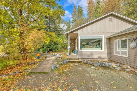 7196 E Evans Creek Road Rogue River OR 97537