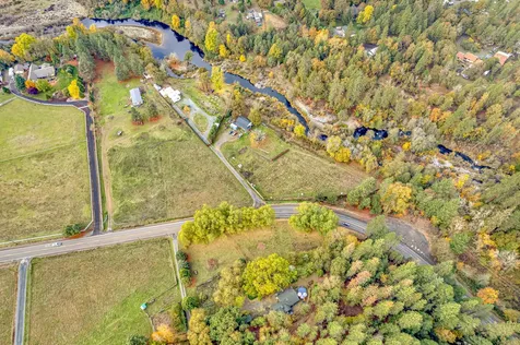 7196 E Evans Creek Road Rogue River OR 97537