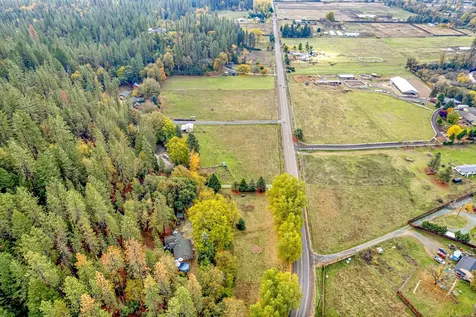7196 E Evans Creek Road Rogue River OR 97537