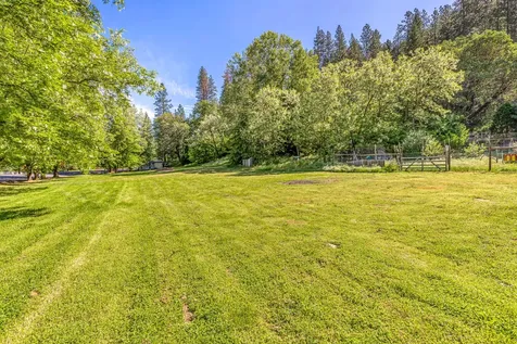 7196 E Evans Creek Road Rogue River OR 97537