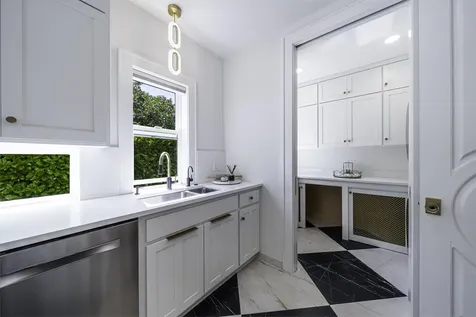 381 Stanford Avenue Medford OR 97504