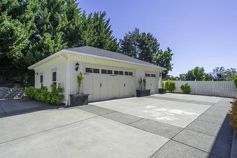 381 Stanford Avenue Medford OR 97504