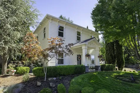 381 Stanford Avenue Medford OR 97504