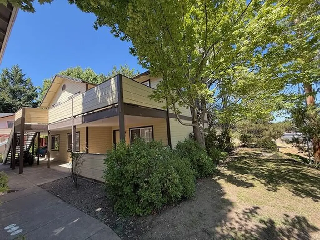 889 Valley View Drive Medford OR 97504