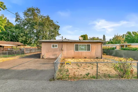 1048 W Harbeck Road Grants Pass OR 97527
