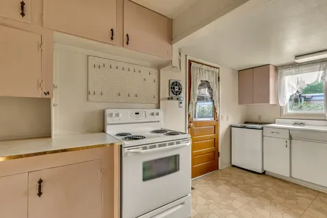1048 W Harbeck Road Grants Pass OR 97527