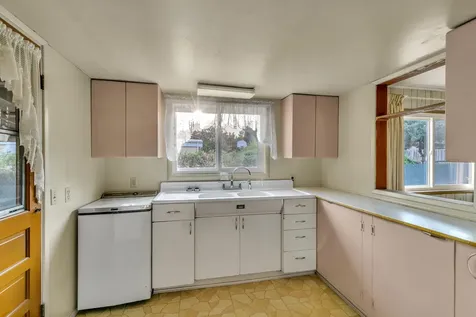 1048 W Harbeck Road Grants Pass OR 97527