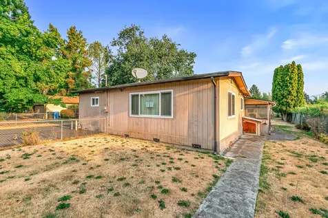 1048 W Harbeck Road Grants Pass OR 97527