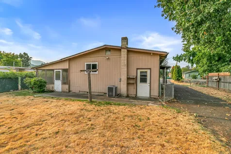 1048 W Harbeck Road Grants Pass OR 97527