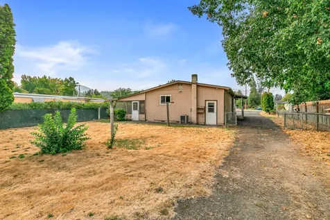 1048 W Harbeck Road Grants Pass OR 97527