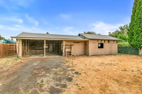 1048 W Harbeck Road Grants Pass OR 97527