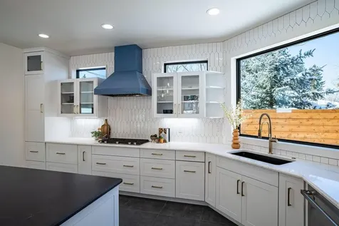 2 NW Hood Place Bend OR 97703