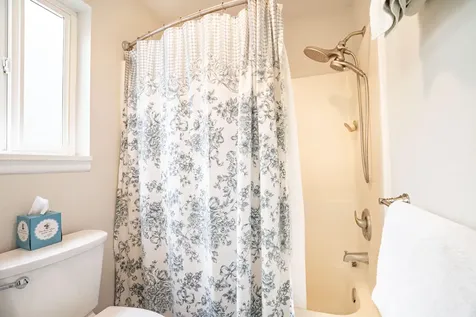 3036 NE Royal Court Bend OR 97701