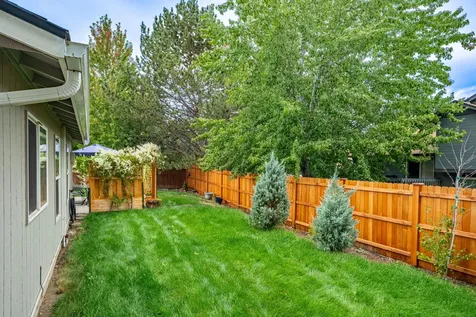 3036 NE Royal Court Bend OR 97701