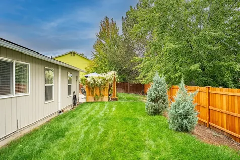 3036 NE Royal Court Bend OR 97701
